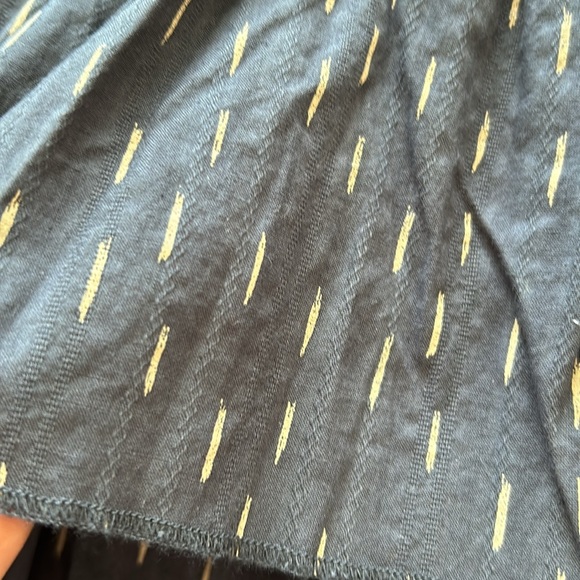 Universal thread tiered skirt - Picture 3 of 3